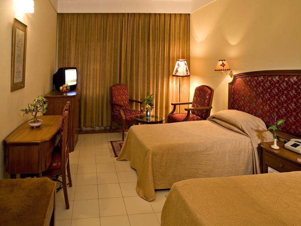 Hotel Kalinga Ashok Бхубанешвара Экстерьер фото