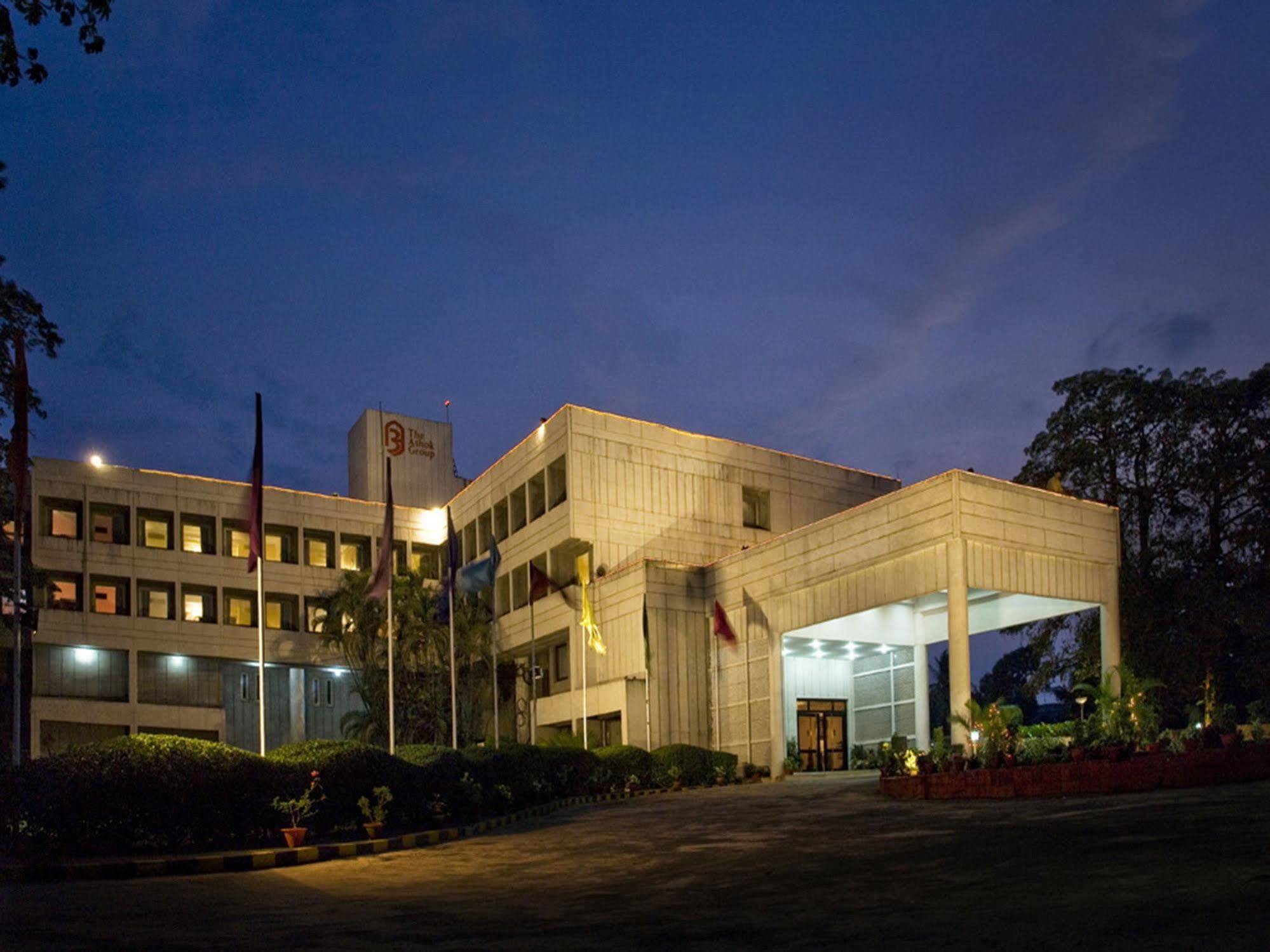 Hotel Kalinga Ashok Бхубанешвара Экстерьер фото