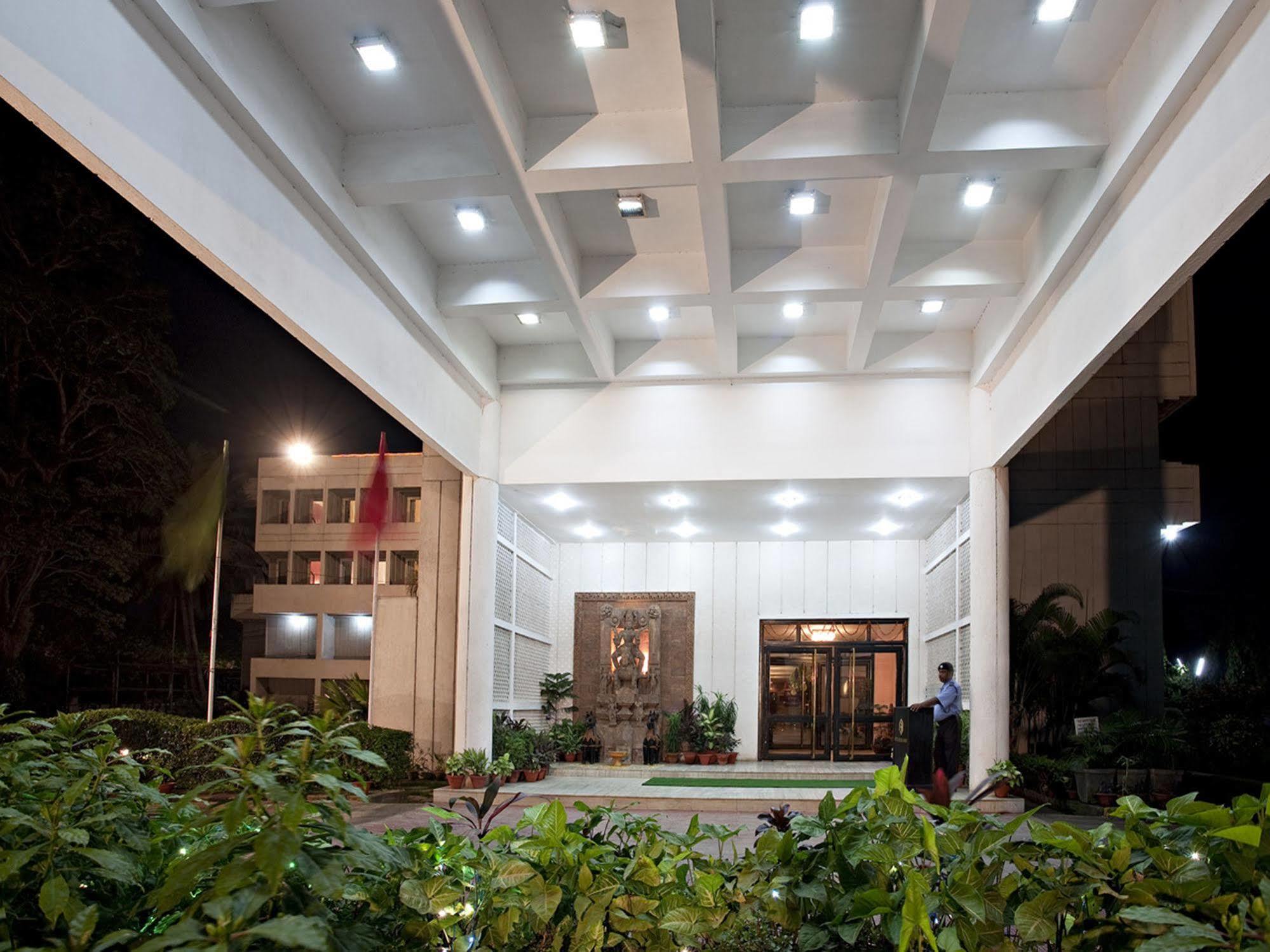 Hotel Kalinga Ashok Бхубанешвара Экстерьер фото