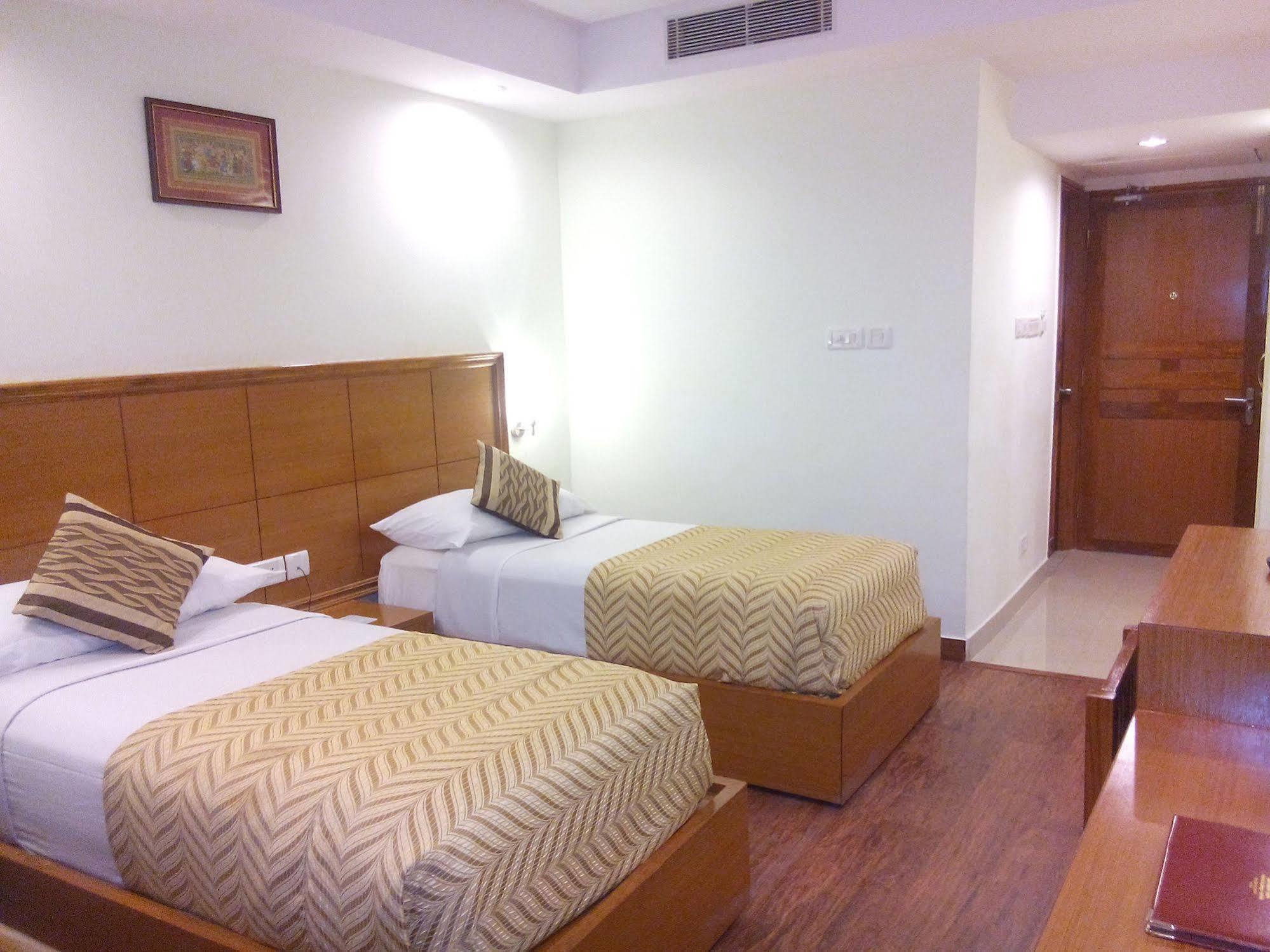 Hotel Kalinga Ashok Бхубанешвара Экстерьер фото